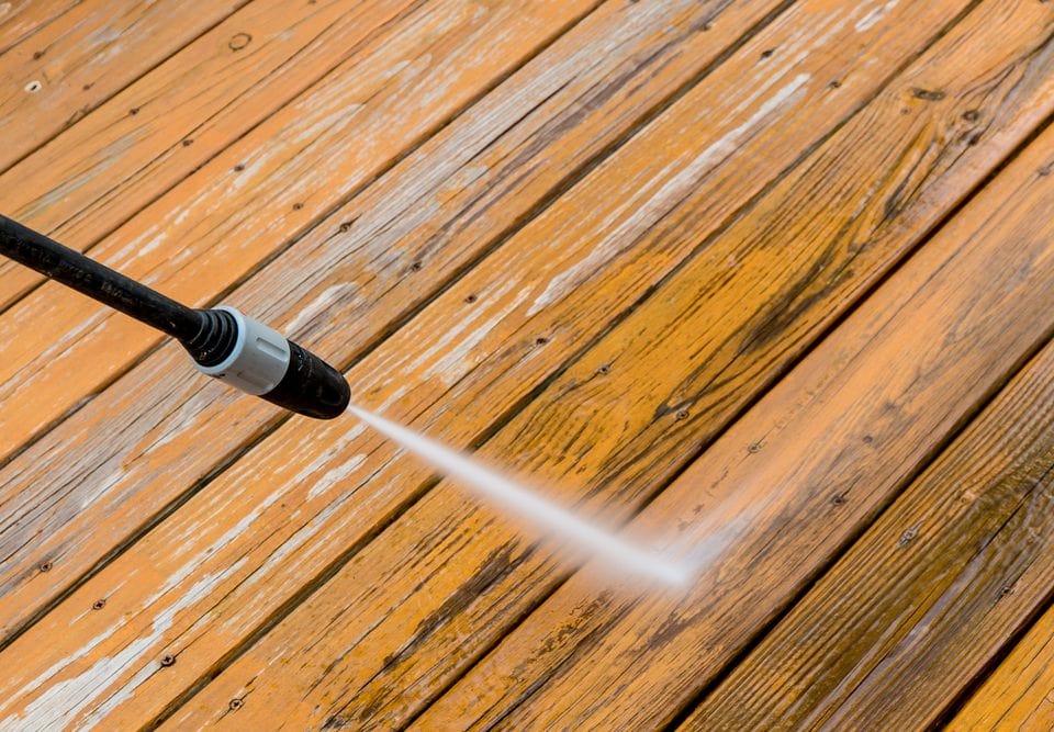 Wooden deck floor cleaning with high pressure water jet